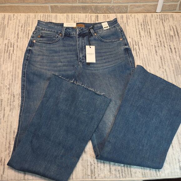 Judy Blue Women’s Curvy Mid Rise Tummy Control Blue Flared Jeans Sz 16W - Picture 3 of 13